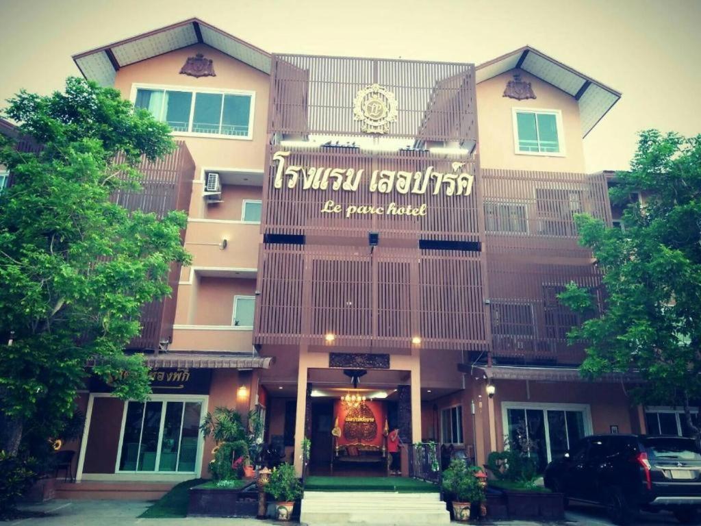 Le Parc Wangnang Hotel Phitsanulok Eksteriør billede