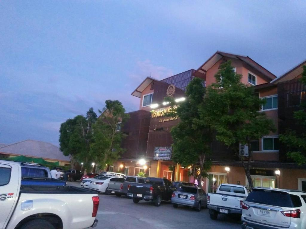Le Parc Wangnang Hotel Phitsanulok Eksteriør billede
