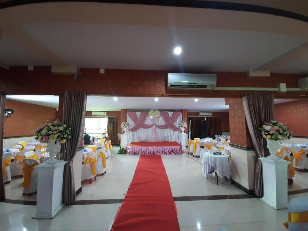 Le Parc Wangnang Hotel Phitsanulok Eksteriør billede
