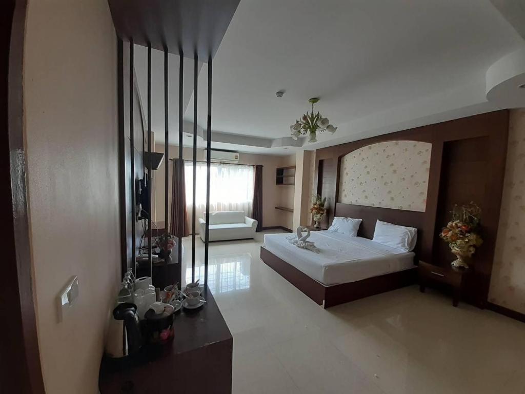 Le Parc Wangnang Hotel Phitsanulok Eksteriør billede