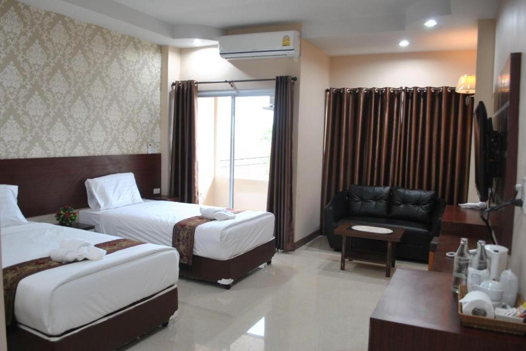 Le Parc Wangnang Hotel Phitsanulok Eksteriør billede