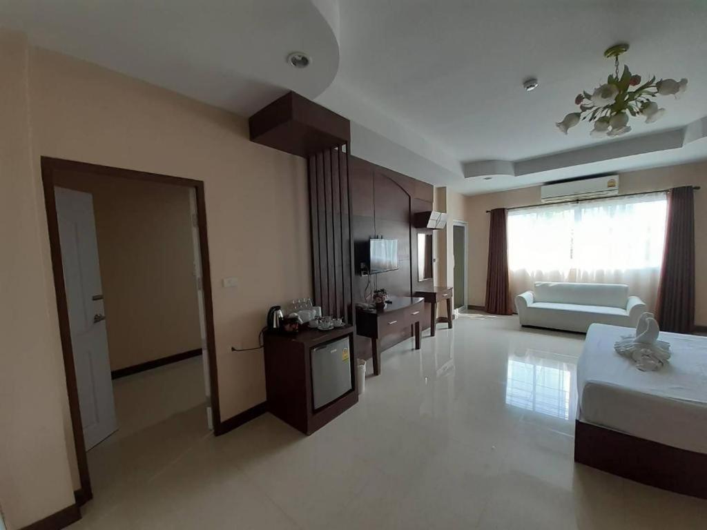 Le Parc Wangnang Hotel Phitsanulok Eksteriør billede