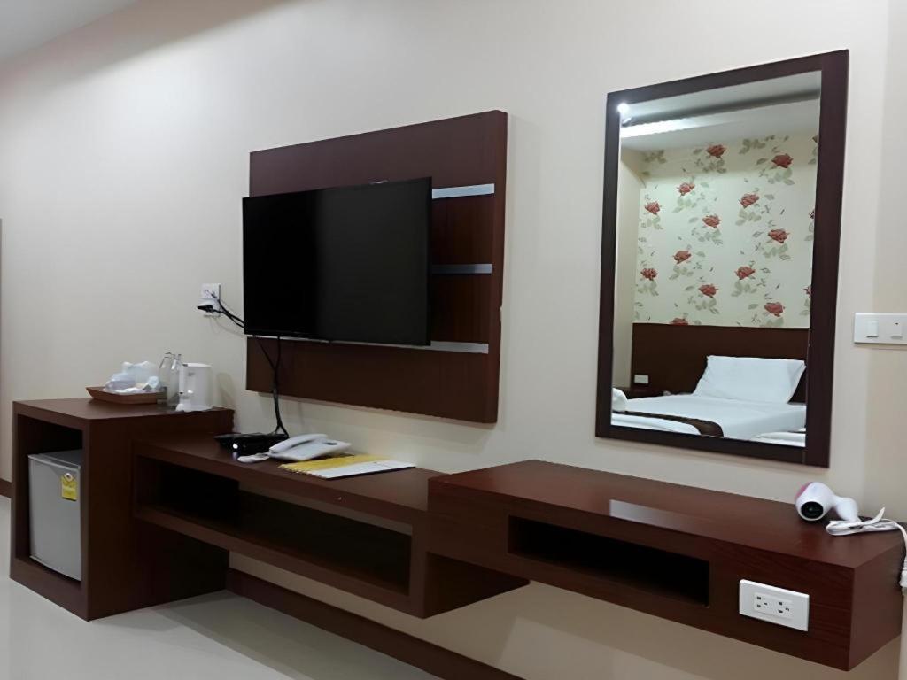 Le Parc Wangnang Hotel Phitsanulok Eksteriør billede
